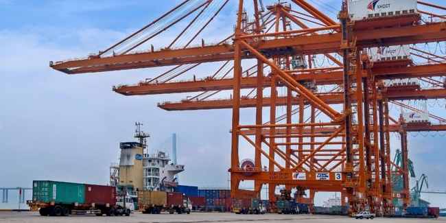 厦门港内贸集装箱班轮航线26条，业务同比增长26.3%