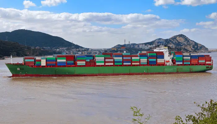 若持续绕行红海，集装箱船公司需再投入40万标箱运力